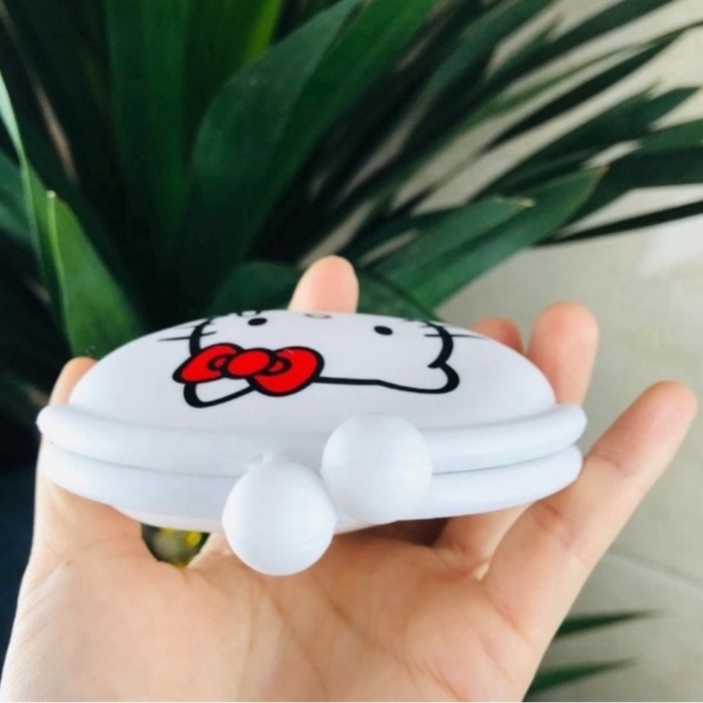 Hello Kitty w/An "Attitude” KissLock Adult Coin Purse - Picture 2 of 2